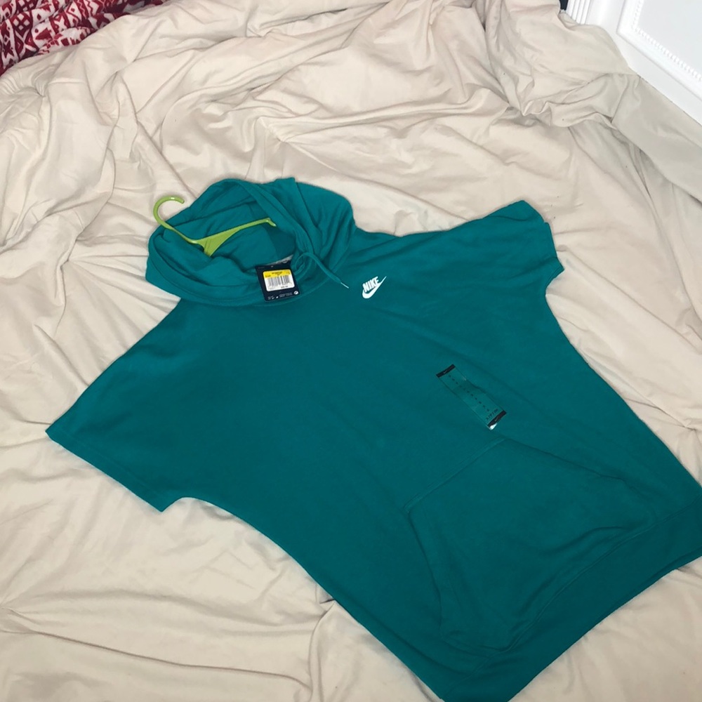 Nike short sleeve shirt